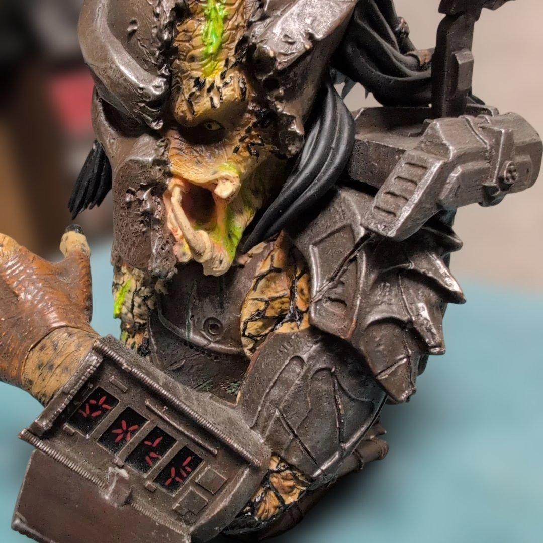 パリセイズ PREDATOR DEFEATED 胸像