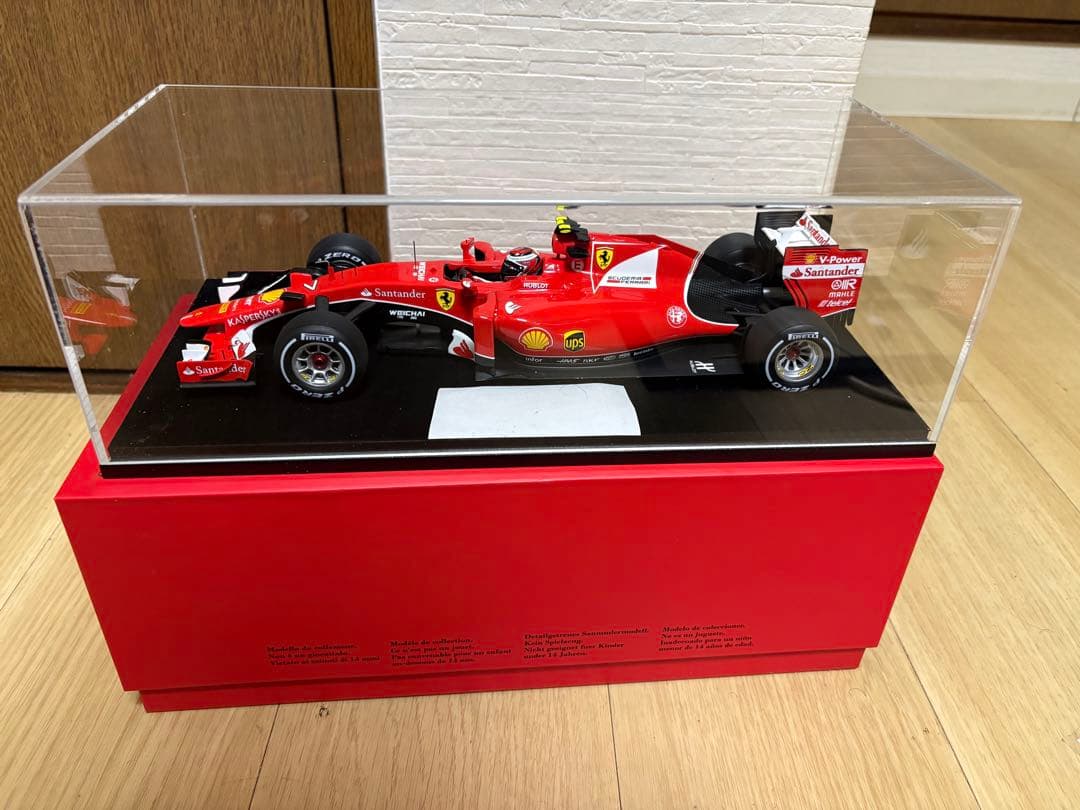美品 1/18ルックスマートフェラーリSF15-T Kライコネン　バーレーンGP