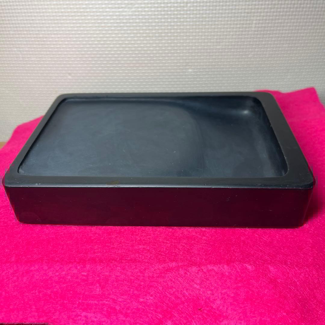 ⭕️芳龍雨畑硯　角長研　芳龍閣鑑製　四六寸大　石紋綺麗　海が深い　工芸品