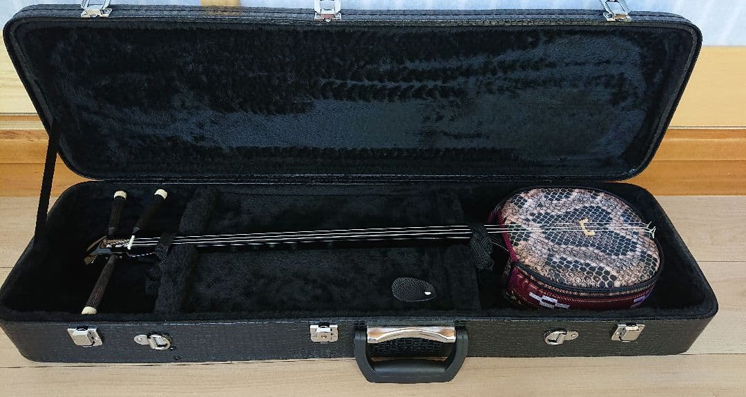 沖縄三線 人工皮張り 初心者用 鍵付きハードケースのセット