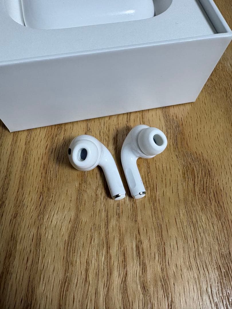 AirPods Pro 本体 ホワイト 充電ケース付き Lightning