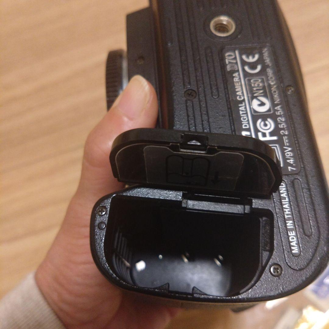 しげさん専用　Nikon D70 Kit デジタル一眼レフ 開閉式液晶カバー付き