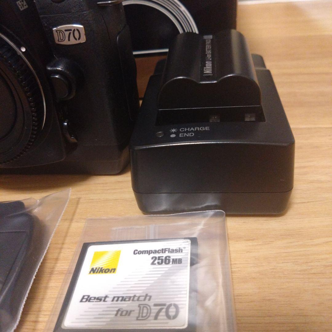 しげさん専用　Nikon D70 Kit デジタル一眼レフ 開閉式液晶カバー付き