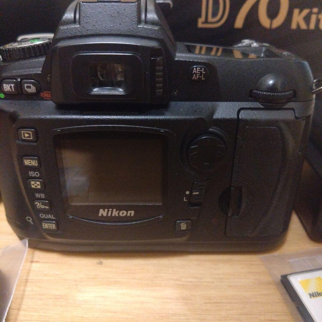 しげさん専用　Nikon D70 Kit デジタル一眼レフ 開閉式液晶カバー付き