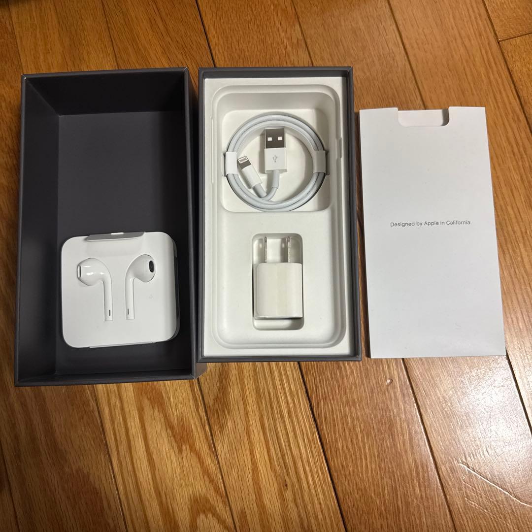 お*り様 iPhone8 ブラック　64GB