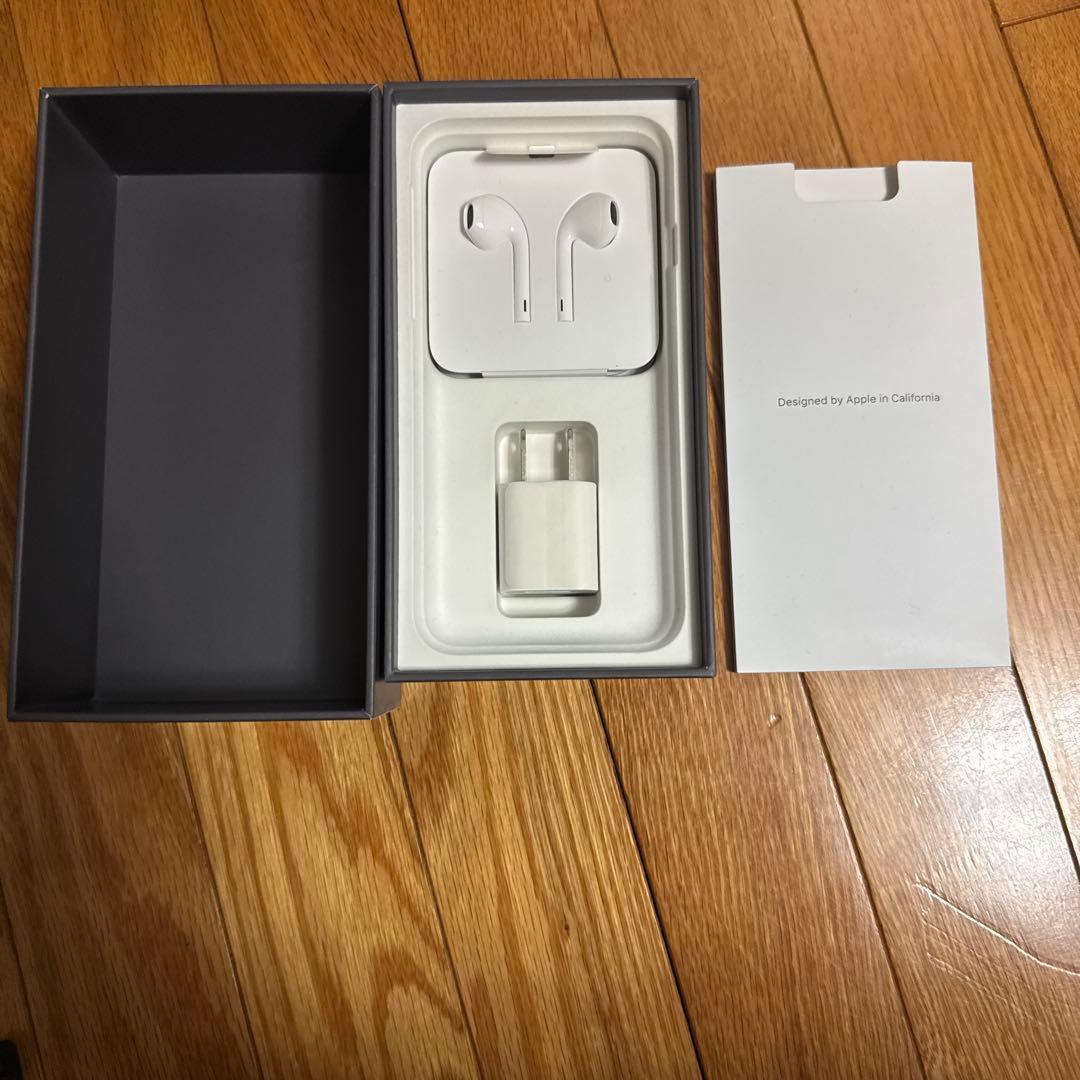 お*り様 iPhone8 ブラック　64GB