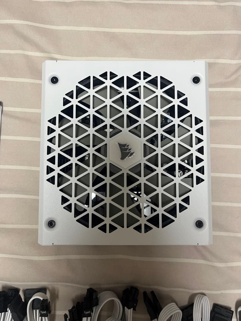 【新品未使用】Corsair RM850x SHIFT White 850W