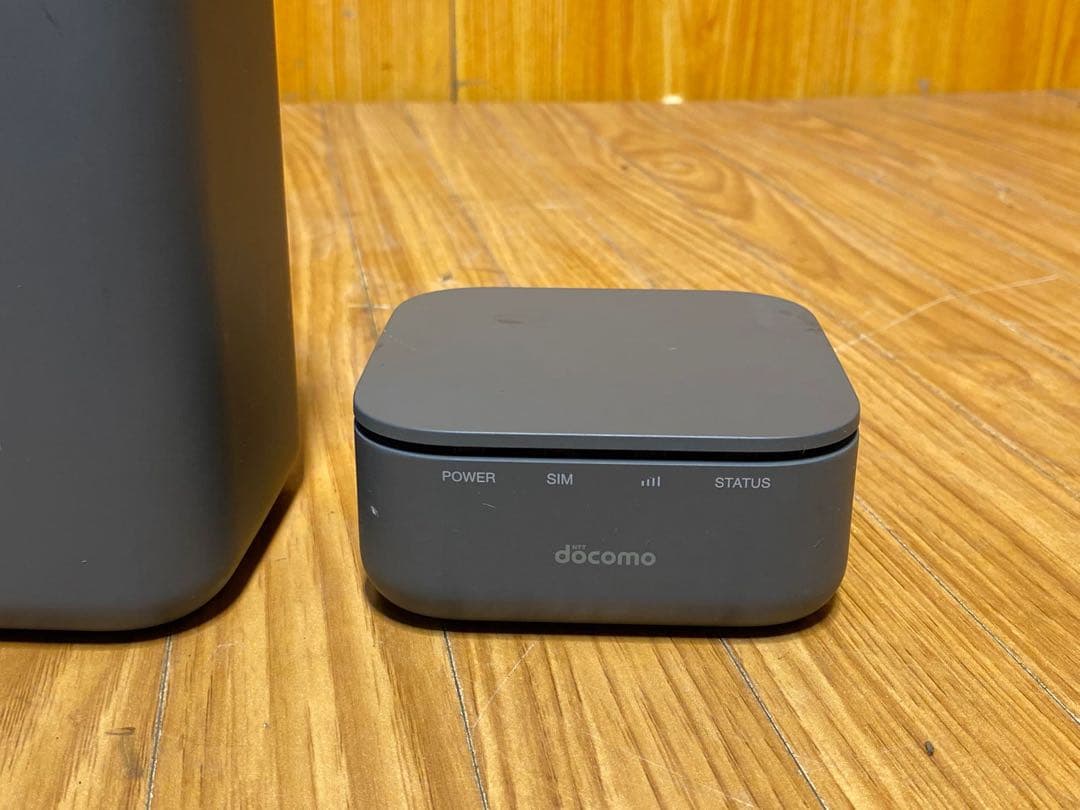 NTT ドコモ docomo 5Gルーター グレー HR01 中古