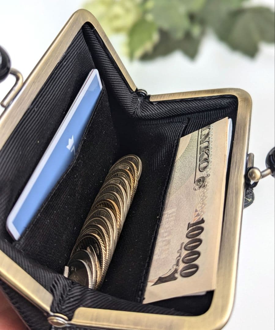 214　ブラックのお財布　ミドルウォレット　本革