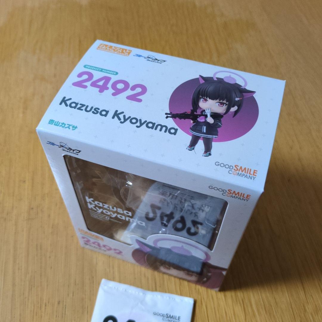 杏山カズサ　ねんどろいど　ブルーアーカイブ　公式限定の特製丸台座付き　未開封