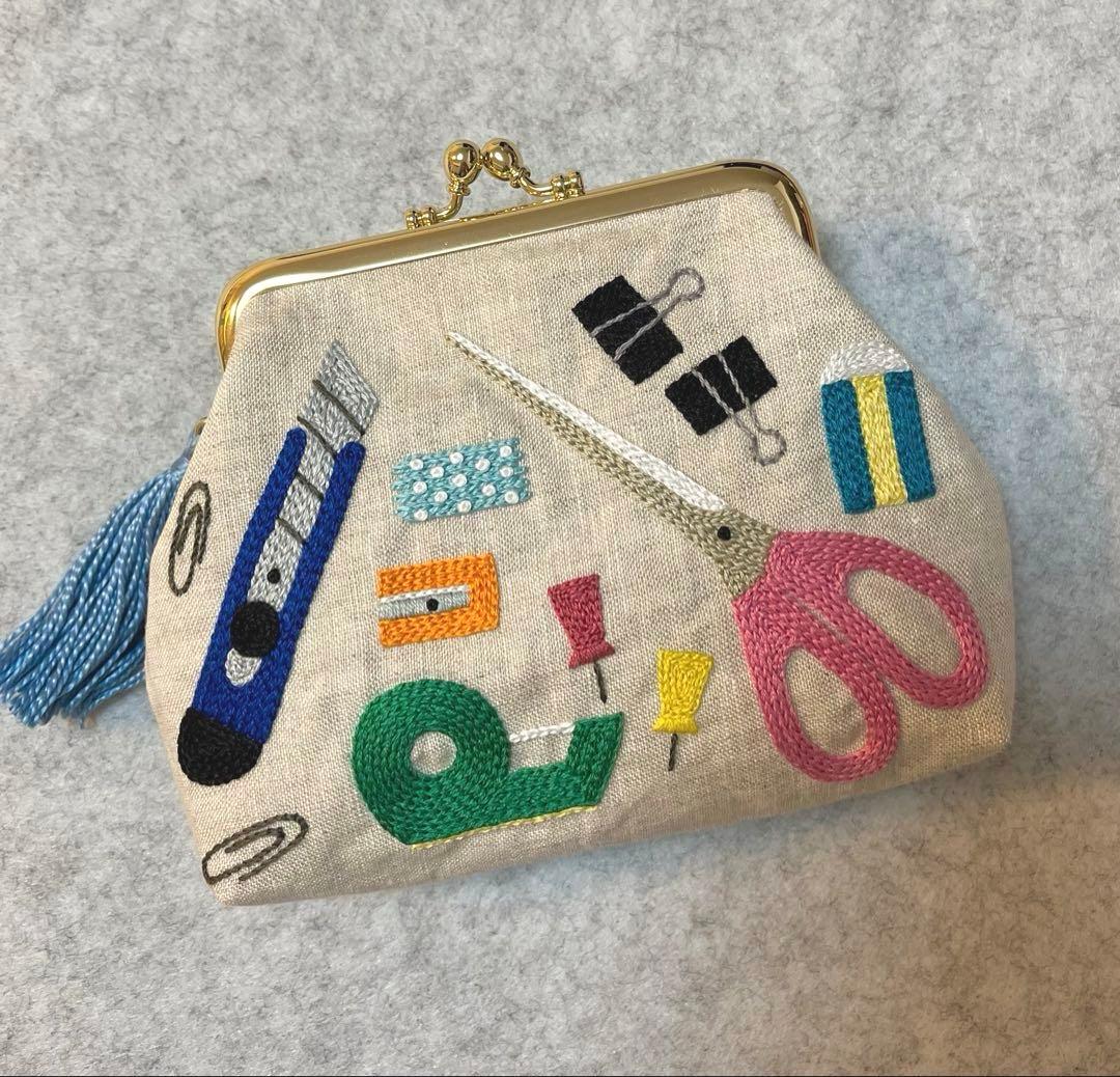 ハンドメイド　手刺繍　がま口ポーチ☆いいみさんです