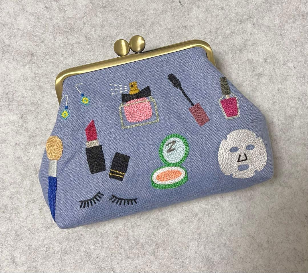 ハンドメイド　手刺繍　がま口ポーチ☆いいみさんです