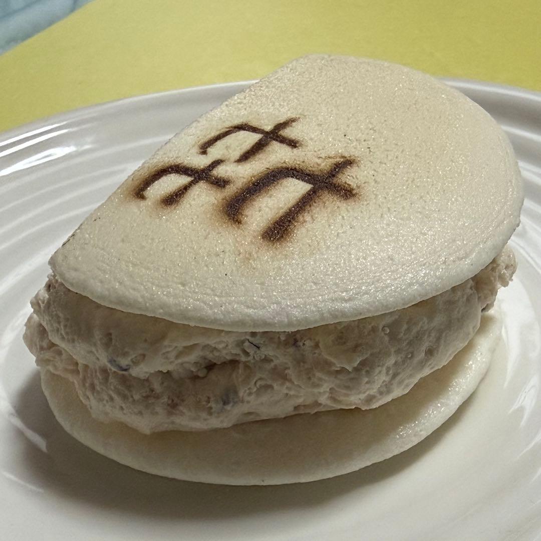 もちどら焼き風サンド｜超分厚いクリームたっぷり和スイーツ