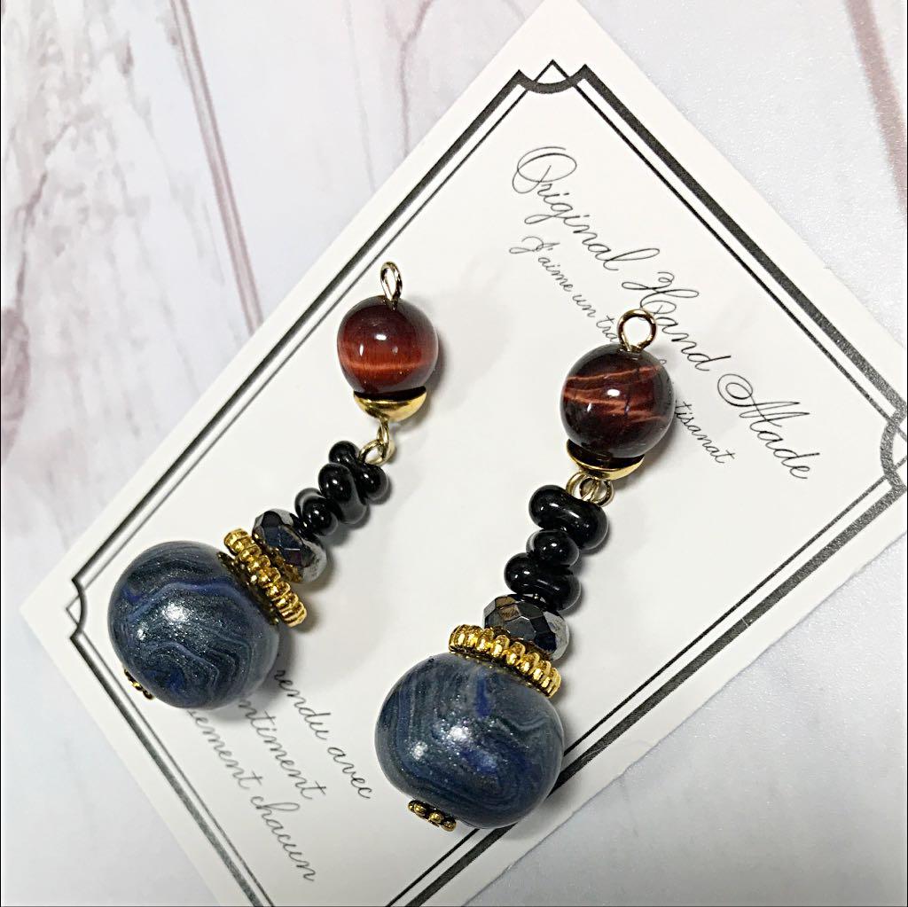 482 クレイビーズとレッドタイガーアイのピアス