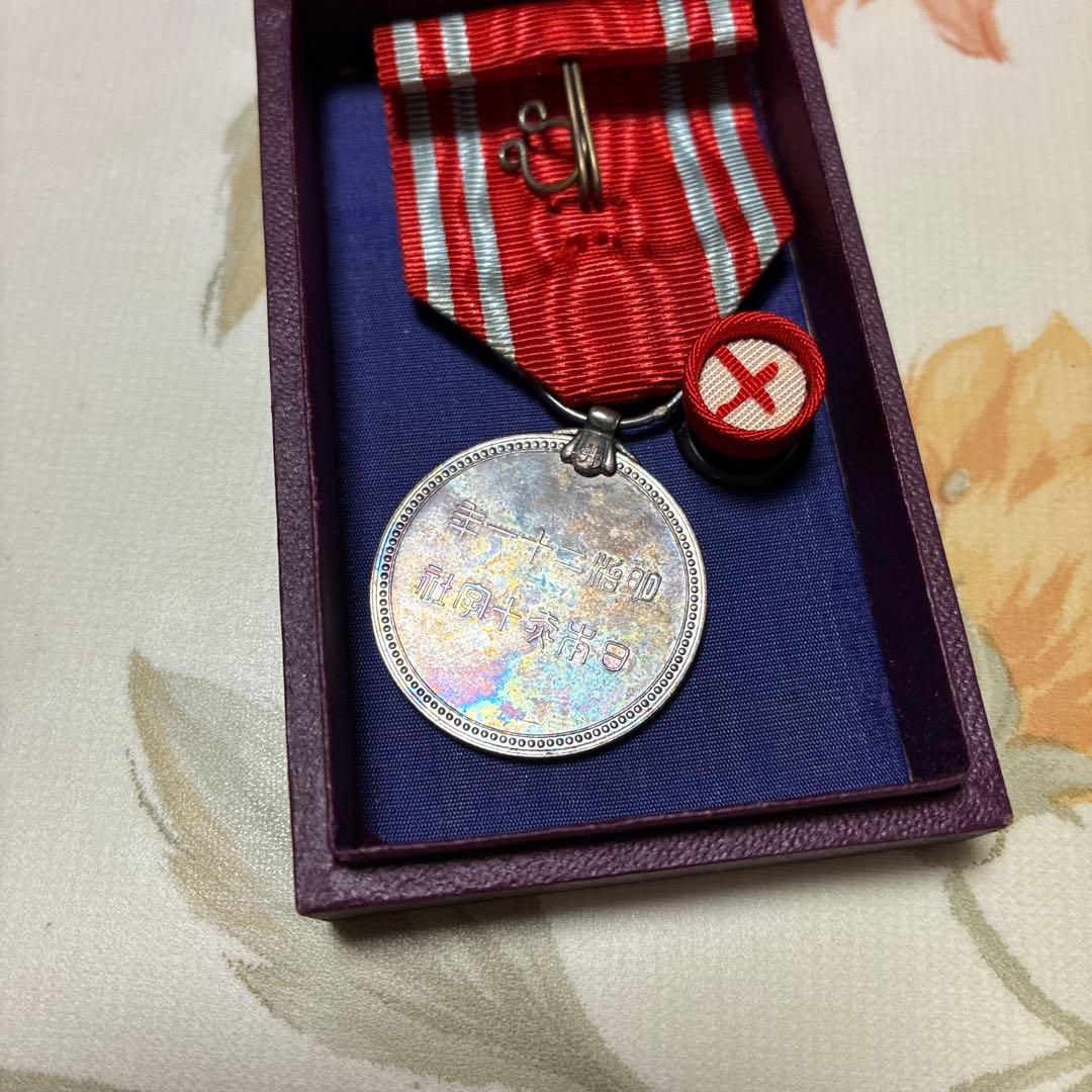 日本赤十字社が発行した社員章（メダル）