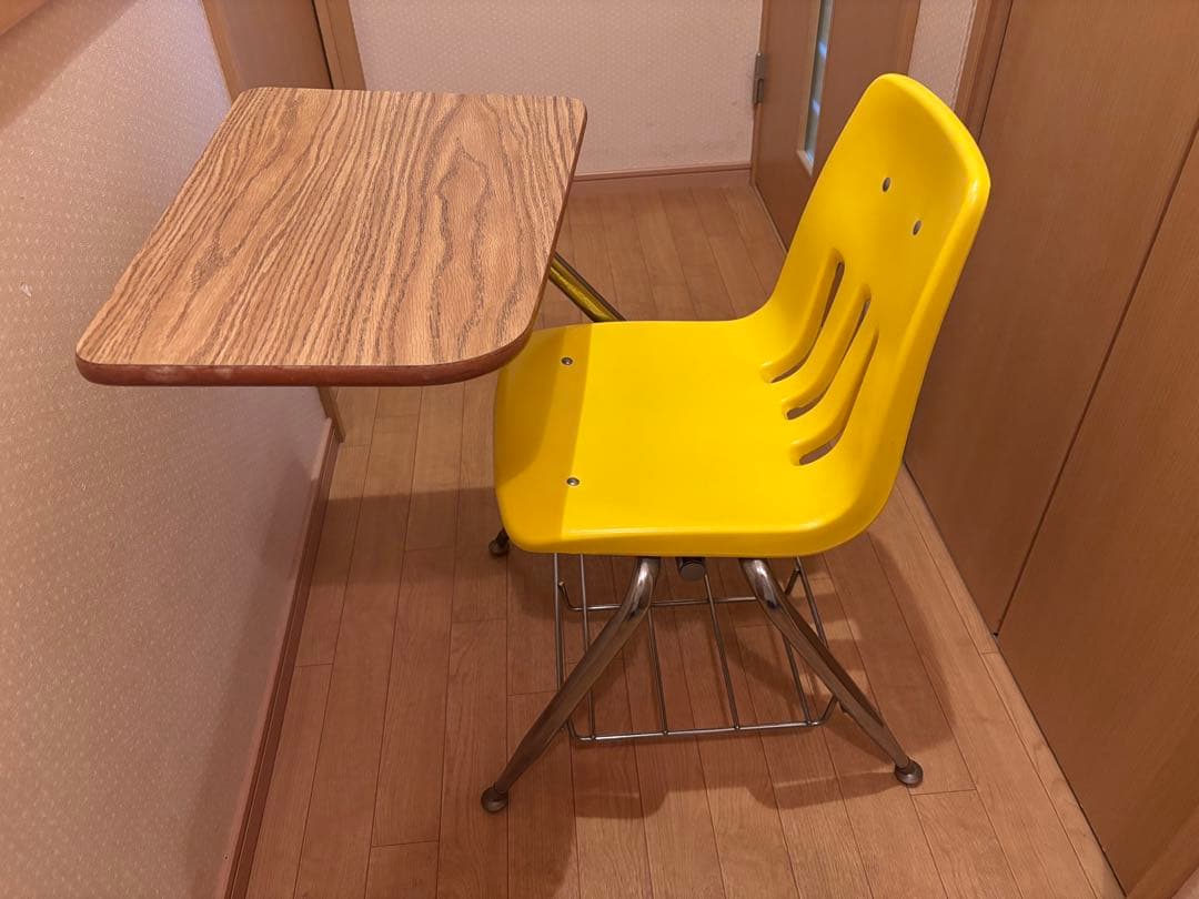 VIRCO スクールデスクチェア　イエロー