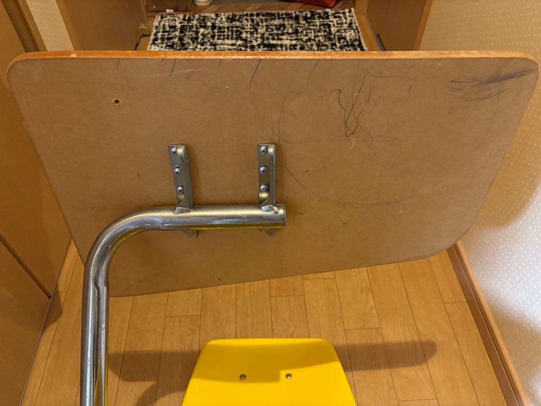 VIRCO スクールデスクチェア　イエロー