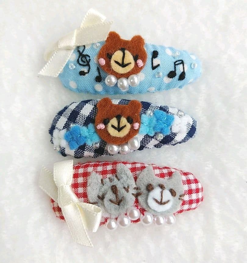 鼻歌くまさん♡5センチパッチンピン♡水色ドット