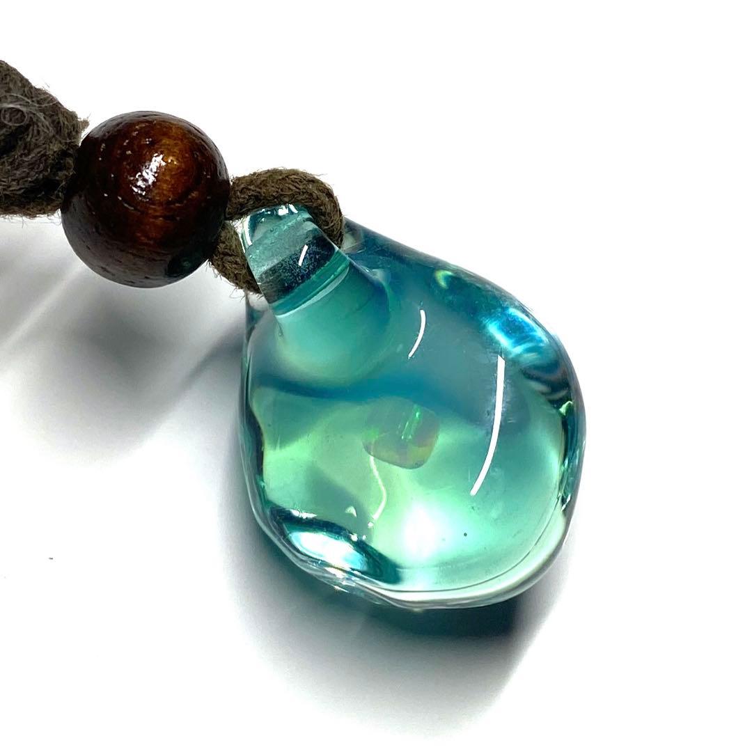 【唯一無二！一点物！】優美なガラス細工 ペンダント 水面 海