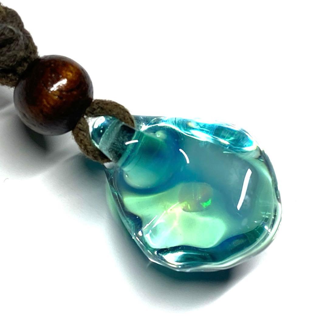 【唯一無二！一点物！】優美なガラス細工 ペンダント 水面 海