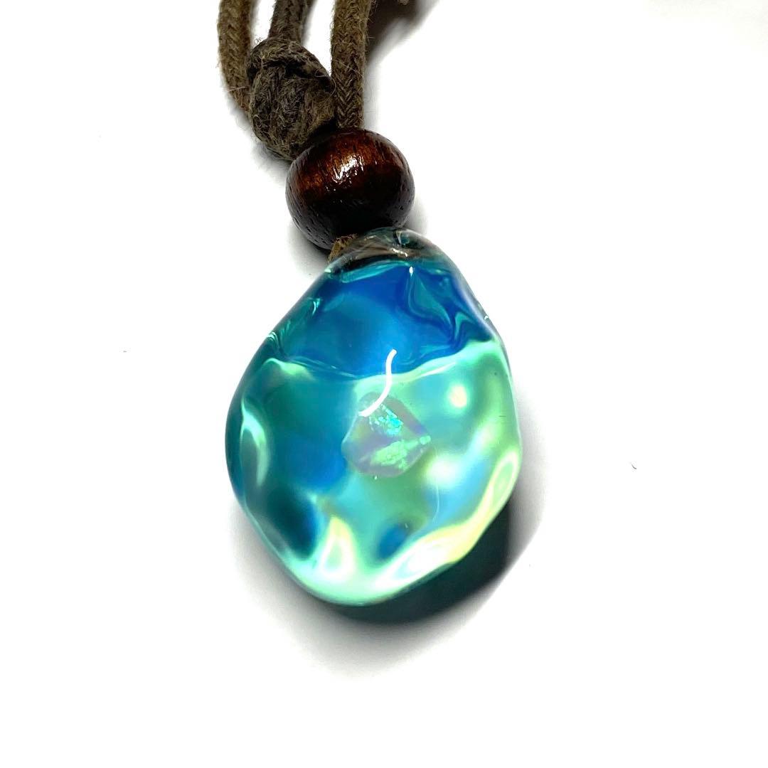 【唯一無二！一点物！】優美なガラス細工 ペンダント 水面 海