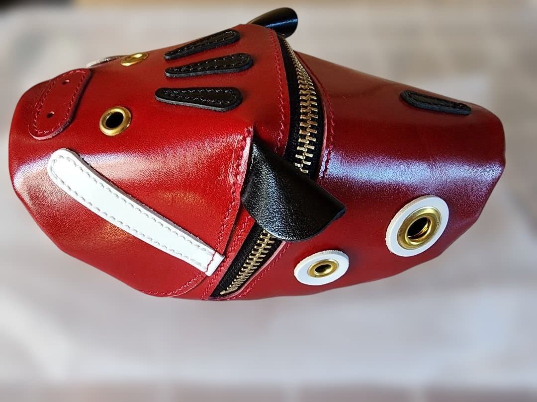 赤べこポーチ 革製品　かばんばか