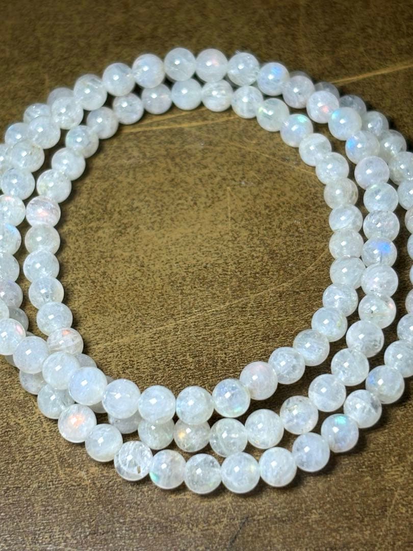 マダガスカル産　レインボームーンストーン3連ブレス4.7㎜（新品未使用）希少