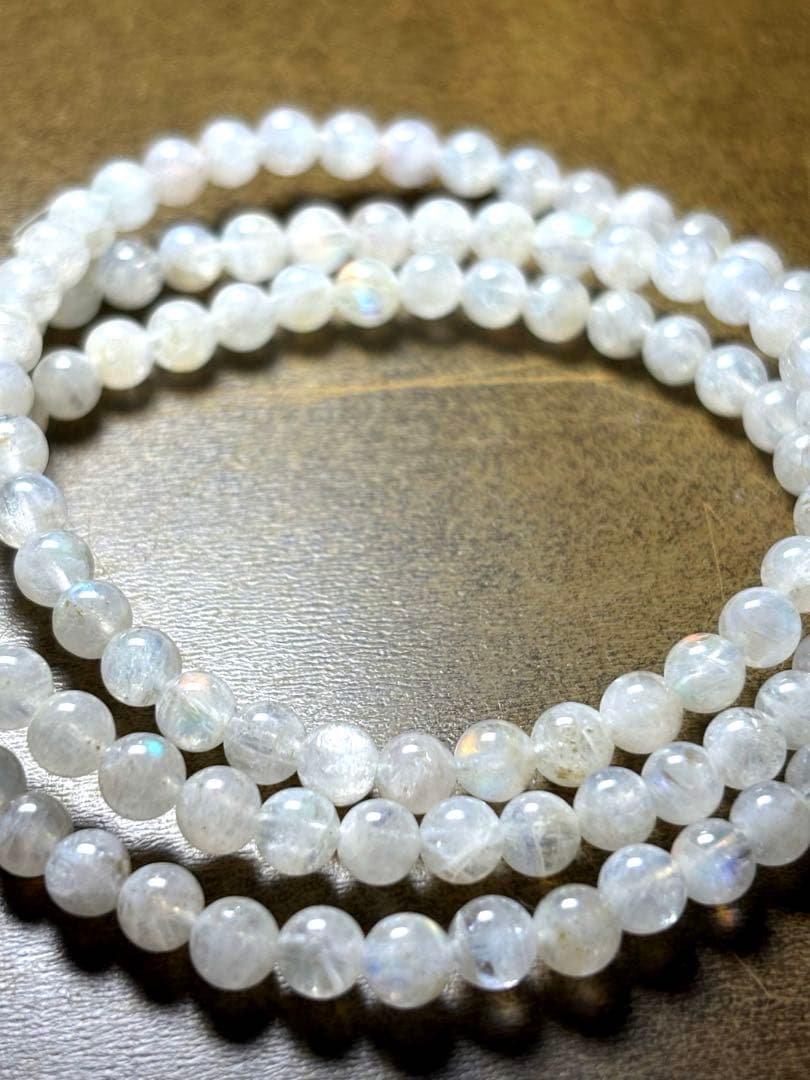 マダガスカル産　レインボームーンストーン3連ブレス4.7㎜（新品未使用）希少