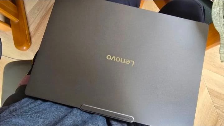 美品 Lenovo Yoga Pro 7i Gen 10 Aura Editio