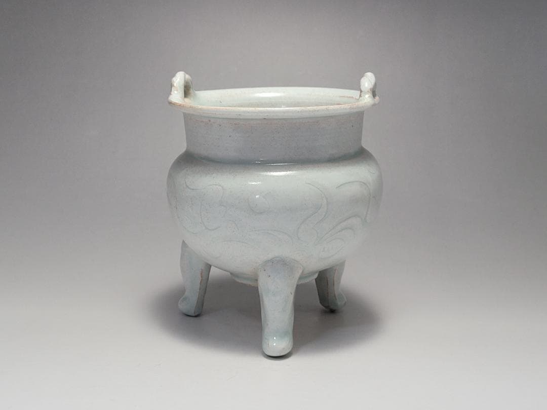 青白釉 陰刻花紋 両耳 三足香炉 宋元時代 高さ約11.3cm