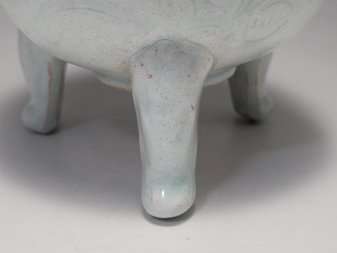 青白釉 陰刻花紋 両耳 三足香炉 宋元時代 高さ約11.3cm