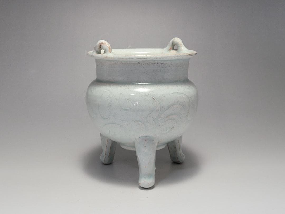 青白釉 陰刻花紋 両耳 三足香炉 宋元時代 高さ約11.3cm