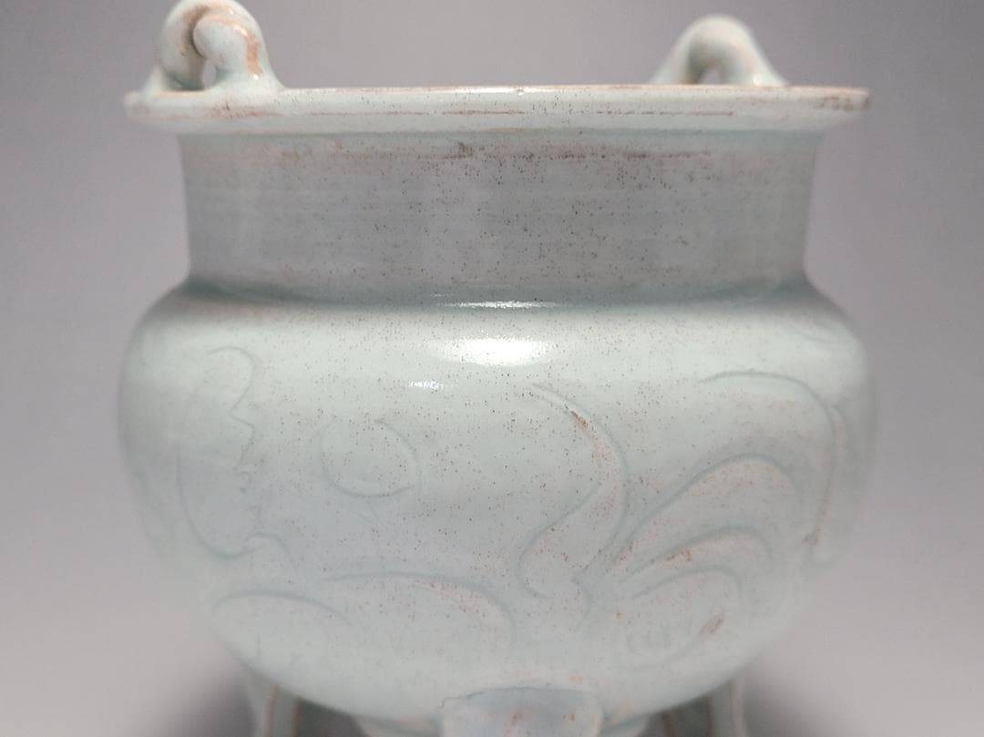 青白釉 陰刻花紋 両耳 三足香炉 宋元時代 高さ約11.3cm