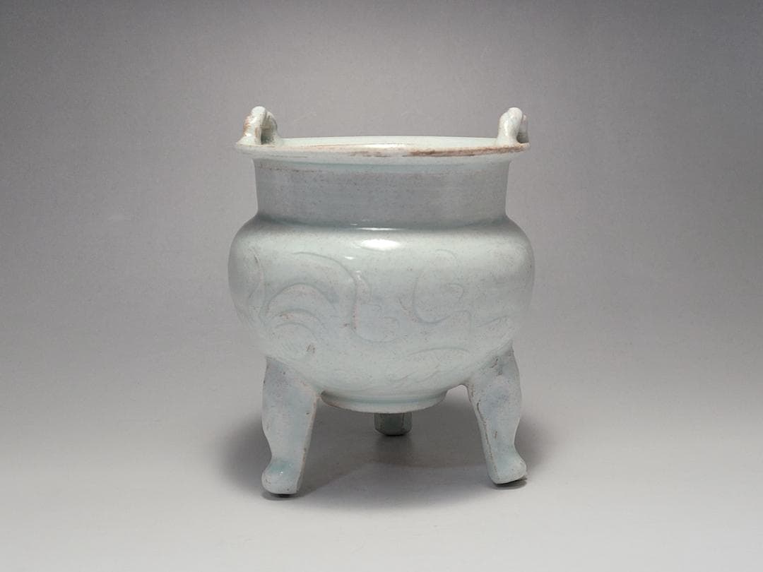 青白釉 陰刻花紋 両耳 三足香炉 宋元時代 高さ約11.3cm