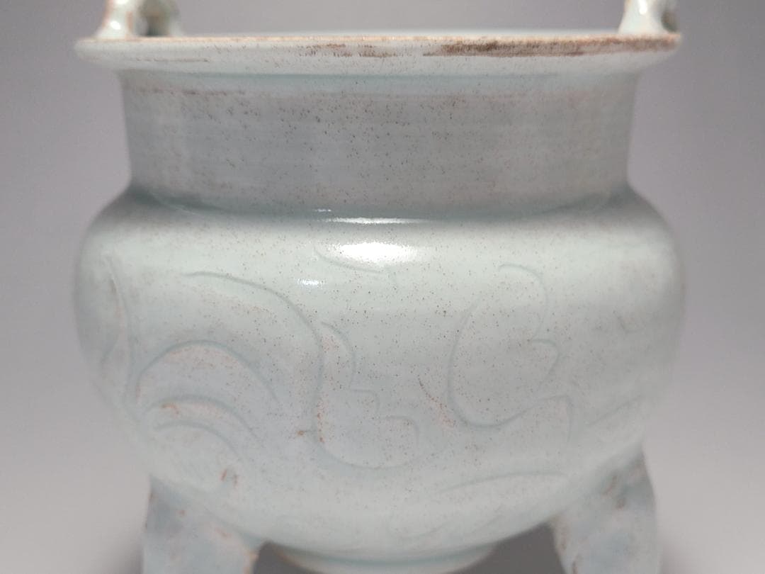 青白釉 陰刻花紋 両耳 三足香炉 宋元時代 高さ約11.3cm