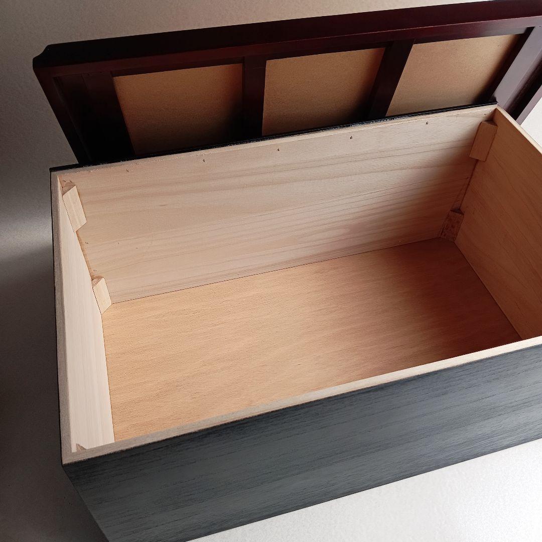 【未使用・保管品】久月 ひな飾り台 親王飾り用櫃と背屏風（同柄）　櫃型木製飾り箱