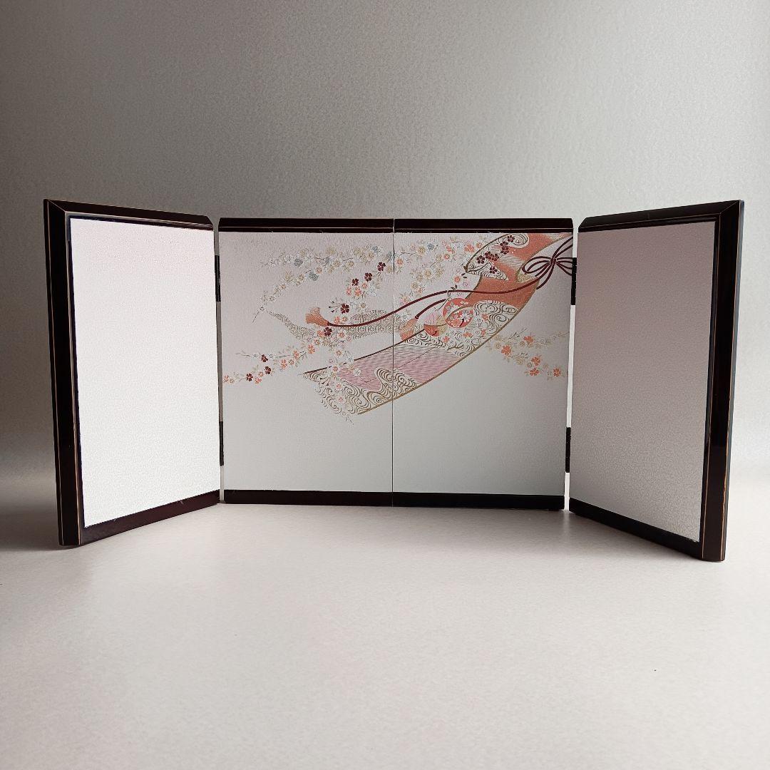 【未使用・保管品】久月 ひな飾り台 親王飾り用櫃と背屏風（同柄）　櫃型木製飾り箱