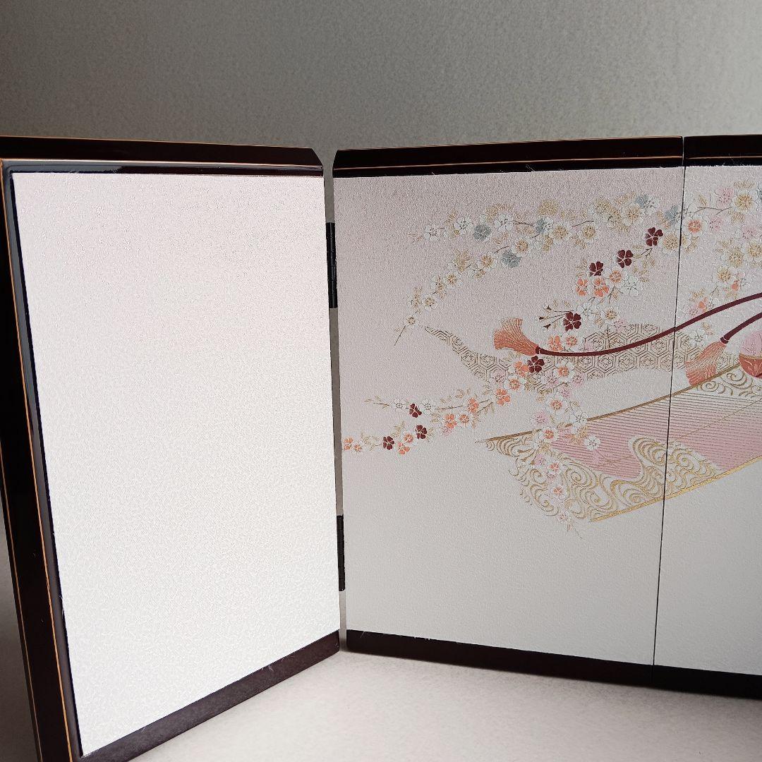 【未使用・保管品】久月 ひな飾り台 親王飾り用櫃と背屏風（同柄）　櫃型木製飾り箱