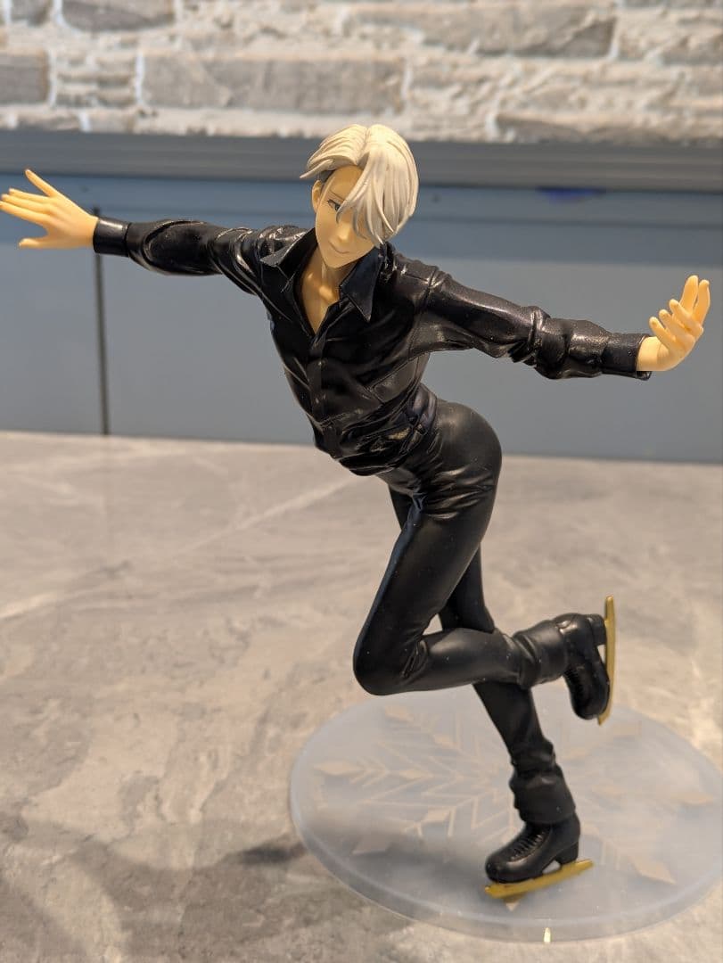 ユーリ!!! on ICE ヴィクトル フィギュア 2種とも箱無し