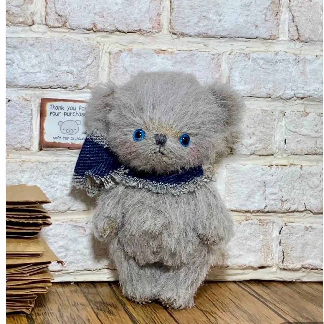 グレー色のくまちゃん 恥ずかしがりや ハンドメイドぬいぐるみ テディベア