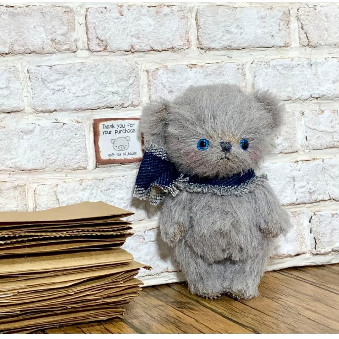 グレー色のくまちゃん 恥ずかしがりや ハンドメイドぬいぐるみ テディベア