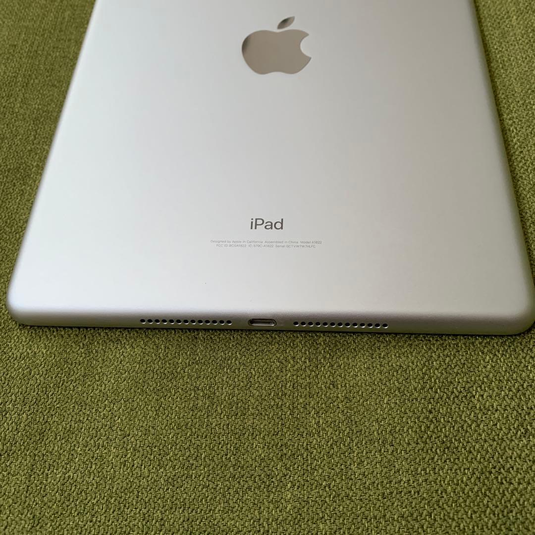 【美品】iPad 第5世代 Wi-Fi 32GB シルバー MP2G2J/A