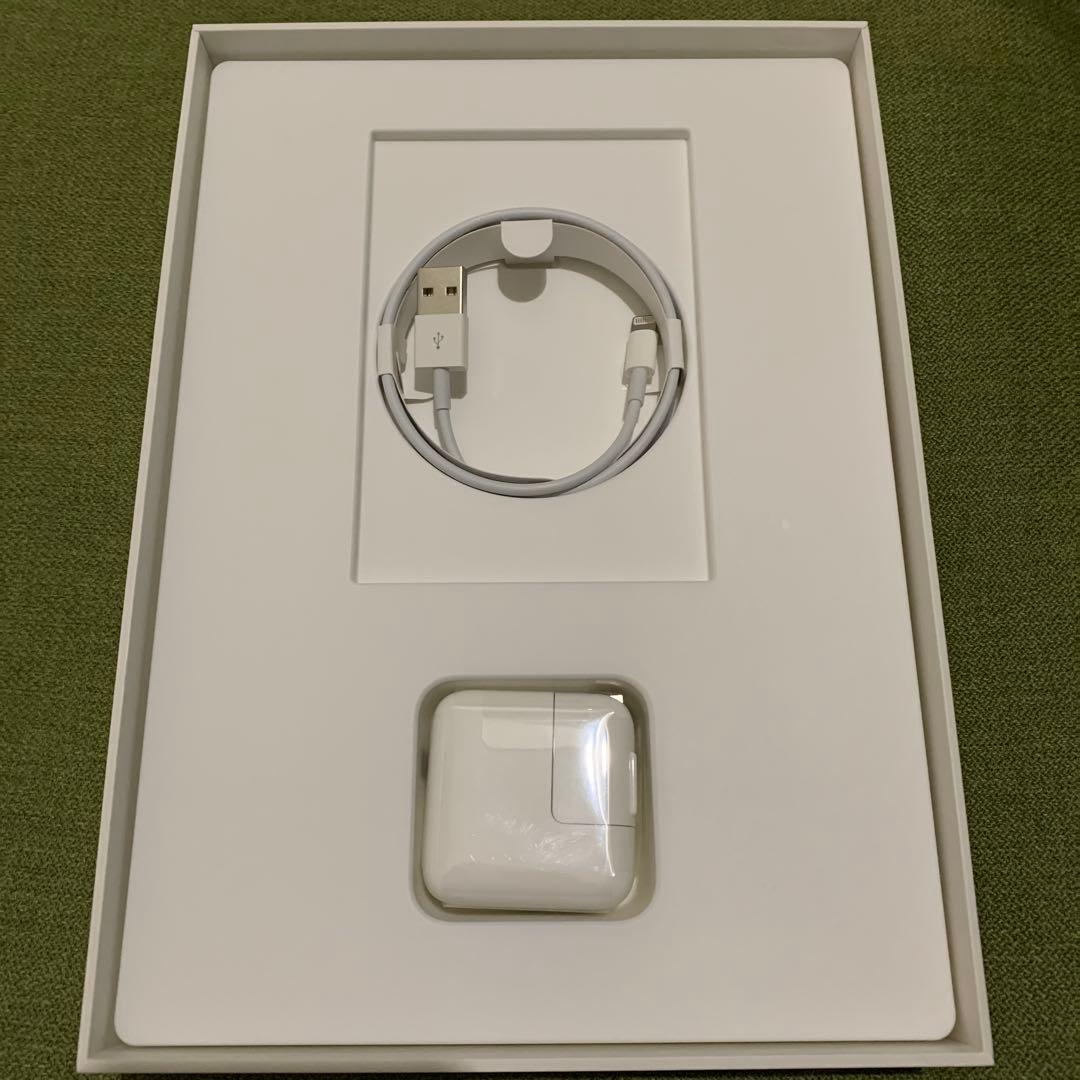 【美品】iPad 第5世代 Wi-Fi 32GB シルバー MP2G2J/A