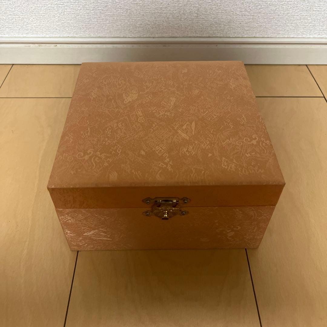 陶器製 蓋付き容器 青と金の花模様