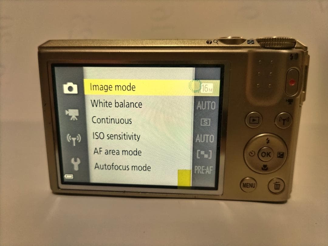 美品動作品　Nikon ニコン COOLPIX S7000 ゴールド