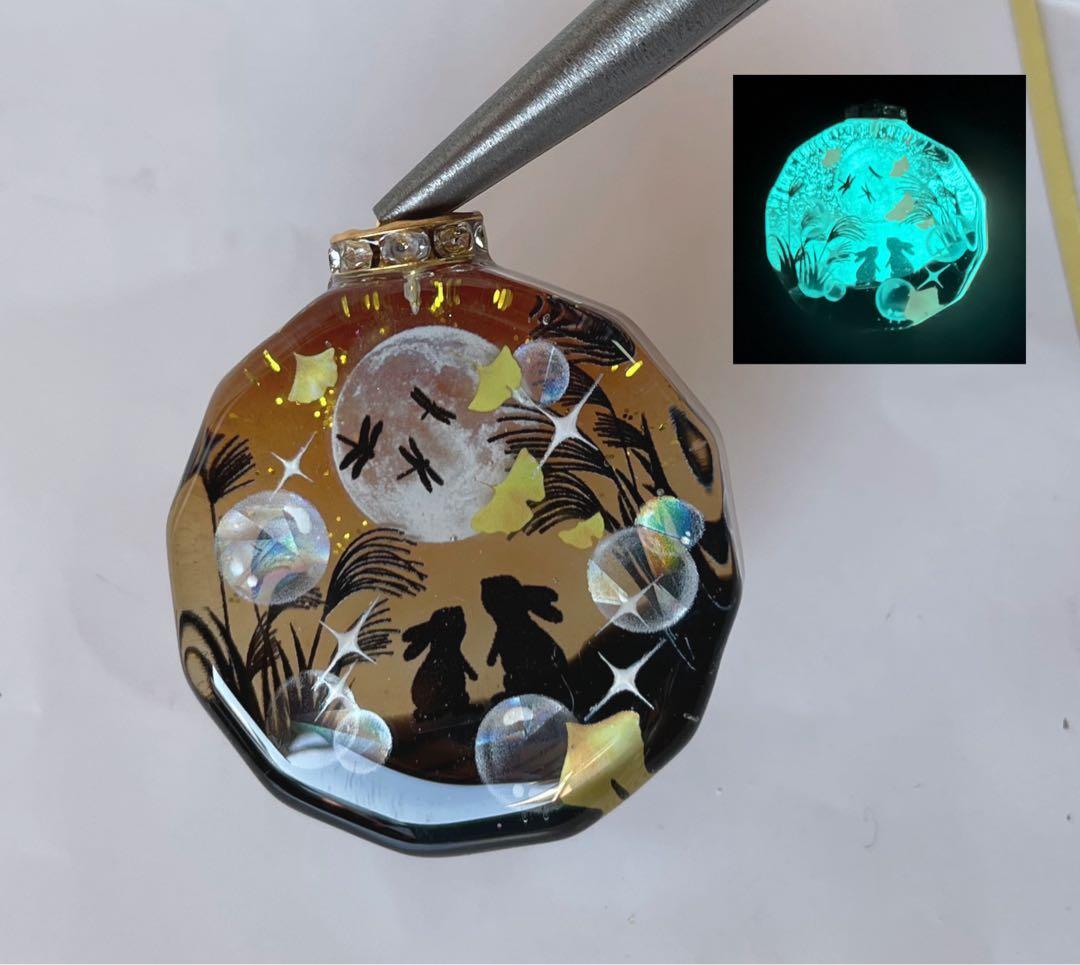 RUKURUKU/ぶどうの森の子猫達　蓄光　オルゴナイトキーホルダー