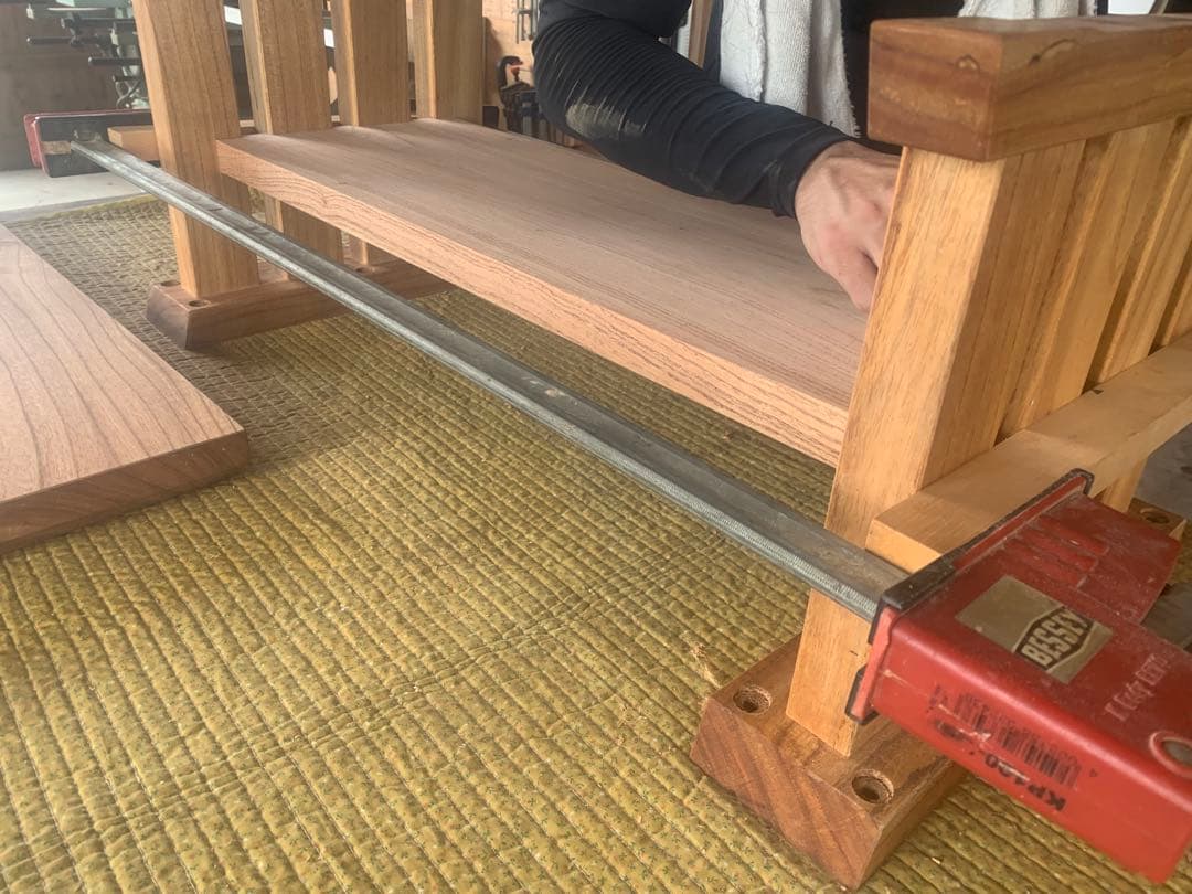 ☆miyako!☆座卓♦︎栴檀一枚板天板スッキリ形状脚枘組＊強度有➕棚板取付