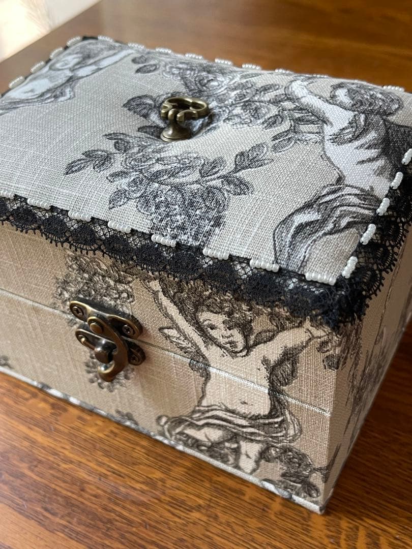 FUKUSUKEです　カルトナージュミニ裁縫箱