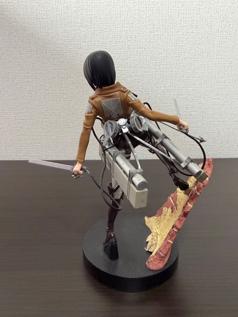 立体機動スペシャルフィギュア　エレン&ミカサ リヴァイフィギュア立体機動ver.
