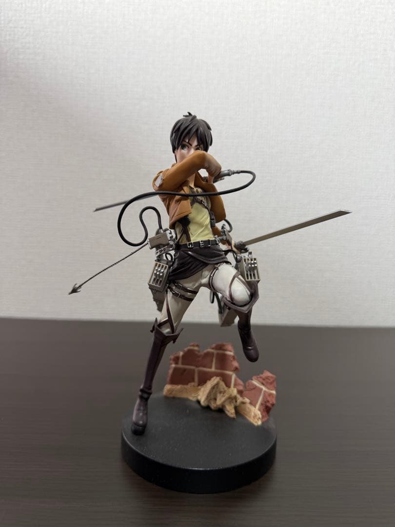 立体機動スペシャルフィギュア　エレン&ミカサ リヴァイフィギュア立体機動ver.